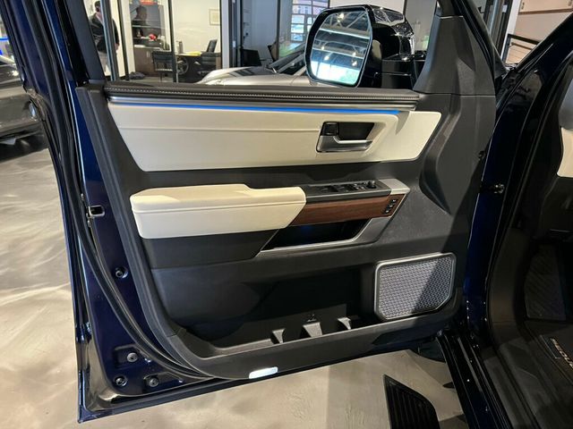 2023 Toyota Sequoia Capstone/4WD/Htd&CldSeats/PanoRoof/AdapCruise/HeadUpDisplay/NAV - 22935479 - 14