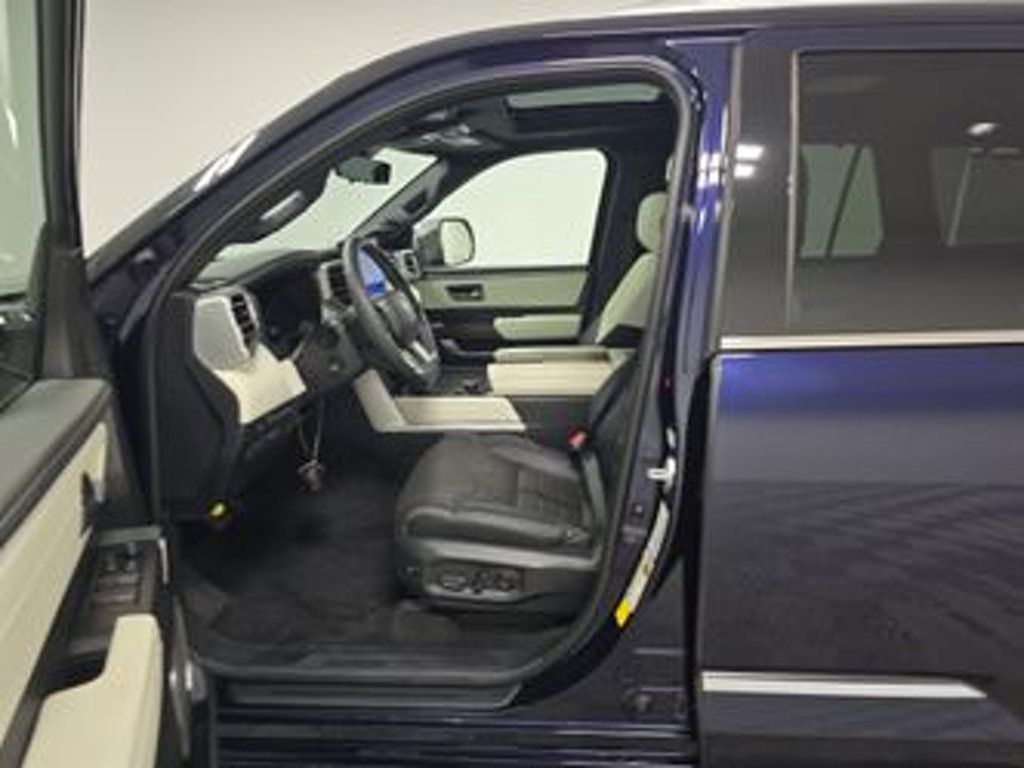 2023 Toyota Sequoia Capstone/4WD/Htd&CldSeats/PanoRoof/AdapCruise/HeadUpDisplay/NAV - 22935479 - 2