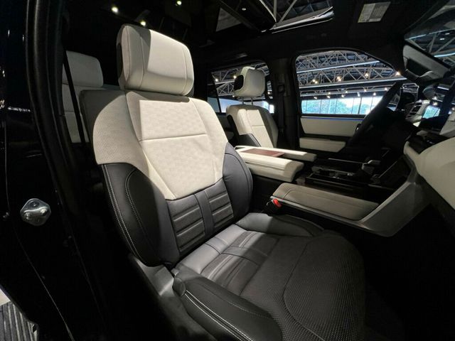 2023 Toyota Sequoia Capstone/4WD/Htd&CldSeats/PanoRoof/AdapCruise/HeadUpDisplay/NAV - 22935479 - 38