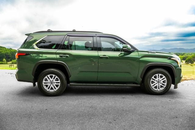 2023 Toyota Sequoia SR5-PremiumPkg/4WD/TowingTechPkg/DynamicRadarCruise/NAV - 23081167 - 1