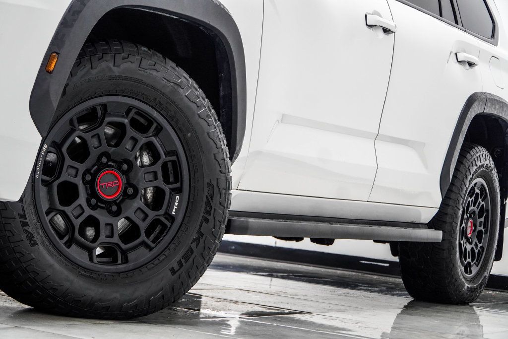 Toyota Sequoia photo 3