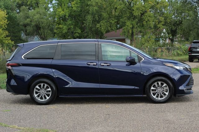 2023 Toyota Sienna AWD XLE LEATHER MOONROOF - 23081000 - 1