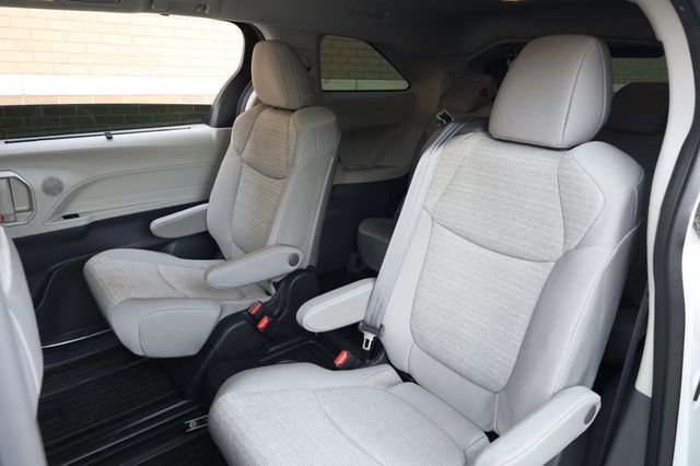 2023 Toyota Sienna Hybrid LE - 22879792 - 17