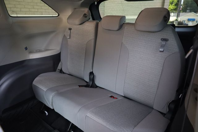 2023 Toyota Sienna Hybrid LE - 22879792 - 18