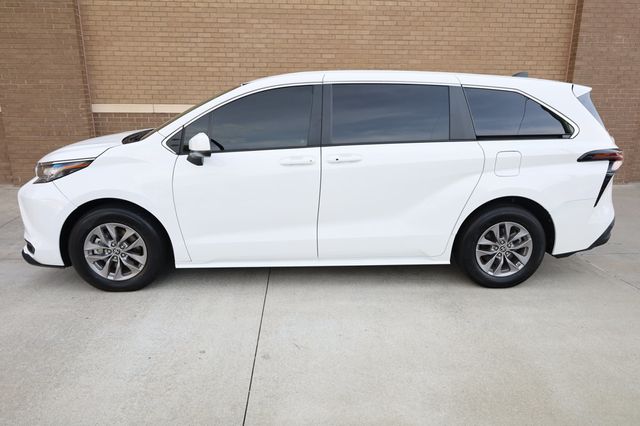 2023 Toyota Sienna Hybrid LE - 22879792 - 2