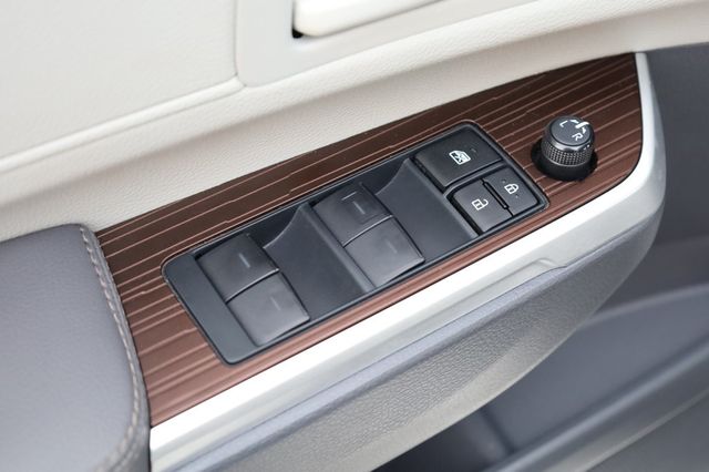 2023 Toyota Sienna Hybrid LE - 22879792 - 32