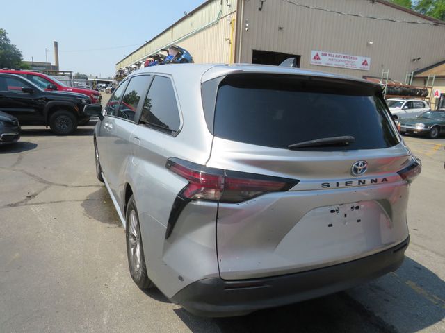 2023 Toyota Sienna LE AWD 8-Passenger - 23056736 - 3