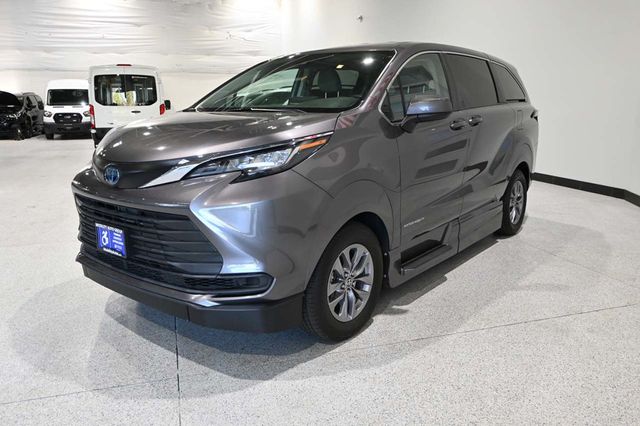 2023 Toyota Sienna LE FWD 8-Passenger - 23027879 - 9