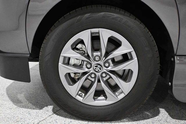 2023 Toyota Sienna LE FWD 8-Passenger - 23027879 - 11