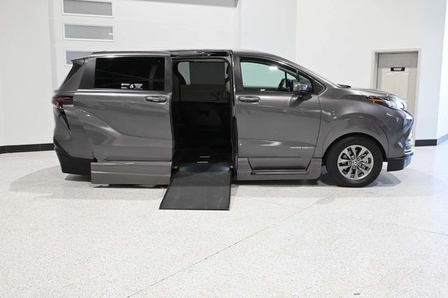 2023 Toyota Sienna LE FWD 8-Passenger - 23027879 - 16