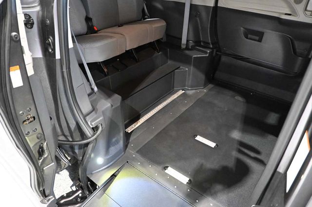 2023 Toyota Sienna LE FWD 8-Passenger - 23027879 - 17