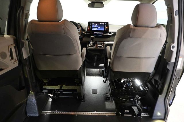 2023 Toyota Sienna LE FWD 8-Passenger - 23027879 - 19