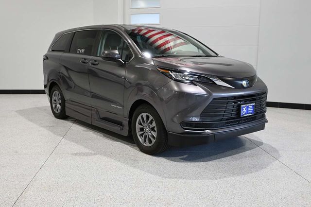 2023 Toyota Sienna LE FWD 8-Passenger - 23027879 - 2