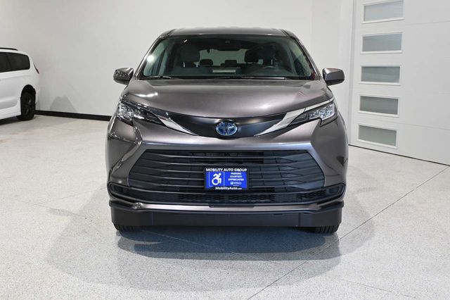 2023 Toyota Sienna LE FWD 8-Passenger - 23027879 - 3