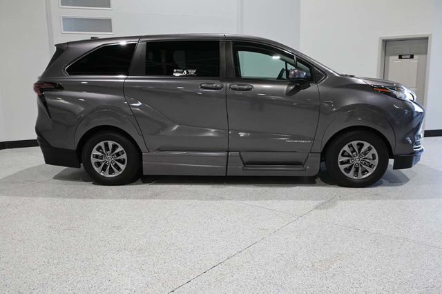 2023 Toyota Sienna LE FWD 8-Passenger - 23027879 - 4
