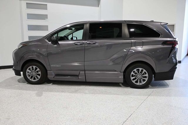 2023 Toyota Sienna LE FWD 8-Passenger - 23027879 - 8