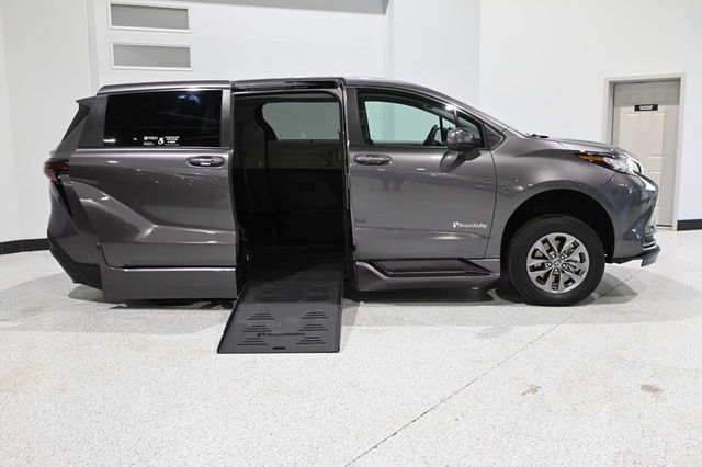 2023 Toyota Sienna LE FWD 8-Passenger - 23034109 - 16