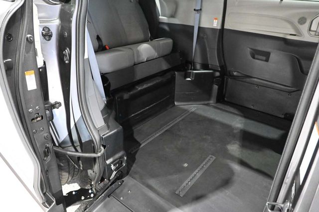 2023 Toyota Sienna LE FWD 8-Passenger - 23034109 - 17