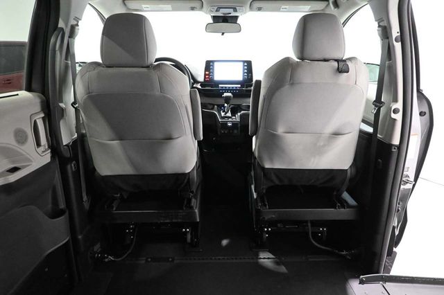 2023 Toyota Sienna LE FWD 8-Passenger - 23034109 - 19