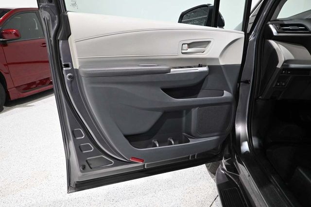2023 Toyota Sienna LE FWD 8-Passenger - 23034109 - 28