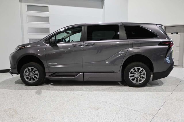 2023 Toyota Sienna LE FWD 8-Passenger - 23034109 - 8