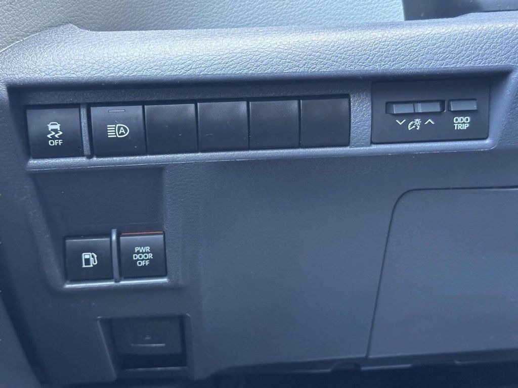 2023 Toyota Sienna LE FWD 8-Passenger - 23049461 - 26