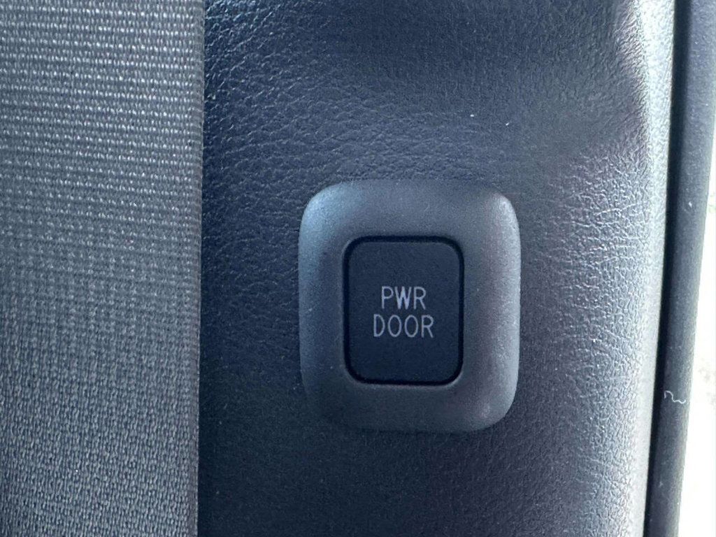 2023 Toyota Sienna LE FWD 8-Passenger - 23049461 - 30