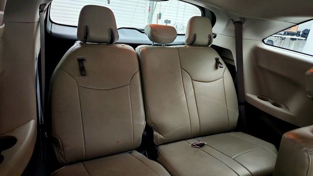 2023 Toyota Sienna LE FWD 8-Seater w/ Roof Rails - 23057285 - 19