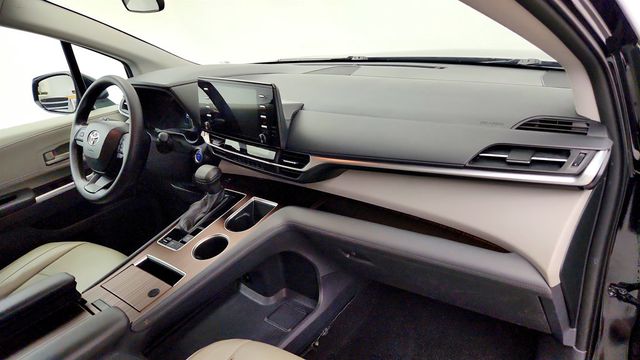 2023 Toyota Sienna LE FWD 8-Seater w/ Roof Rails - 23057285 - 22