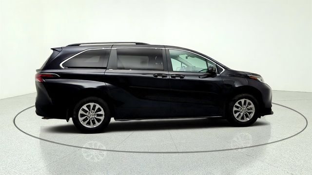 2023 Toyota Sienna LE FWD 8-Seater w/ Roof Rails - 23057285 - 3