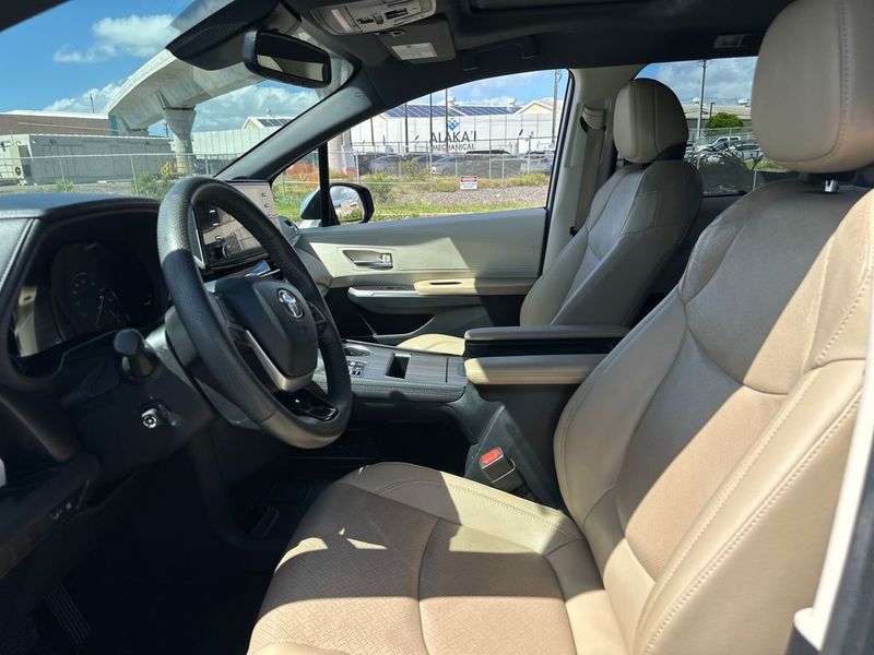 2023 Toyota Sienna Limited AWD 7-Passenger - 22986559 - 11