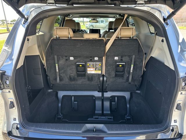 2023 Toyota Sienna Limited AWD 7-Passenger - 22986559 - 19