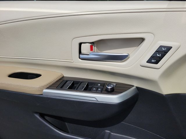 2023 Toyota Sienna Limited FWD 7-Passenger - 22995394 - 6