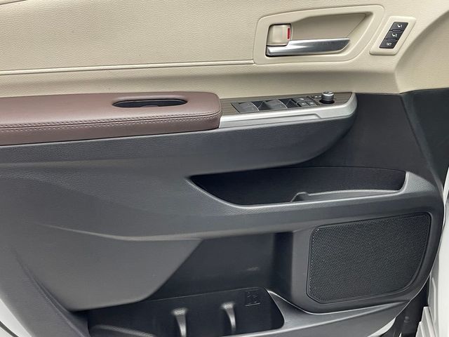 2023 Toyota Sienna Platinum AWD 7-Passenger - 22963320 - 15