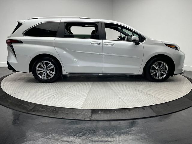 2023 Toyota Sienna Platinum AWD 7-Passenger - 22963320 - 3