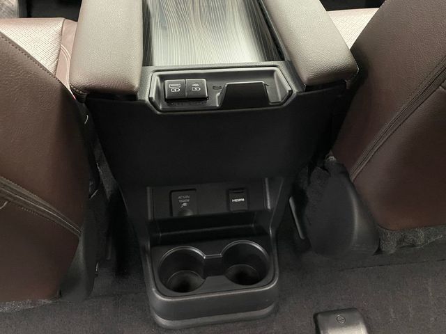 2023 Toyota Sienna Platinum AWD 7-Passenger - 22963320 - 43