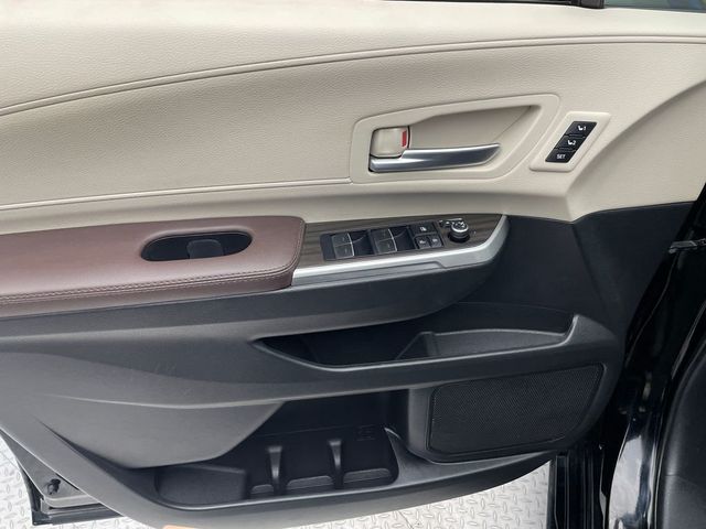 2023 Toyota Sienna Platinum AWD 7-Passenger - 22995945 - 8