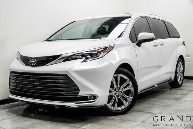 2023 Toyota Sienna Platinum FWD 7-Passenger - 22954675 - 0