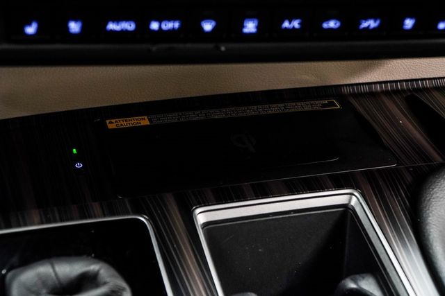 2023 Toyota Sienna Platinum FWD 7-Passenger - 22954675 - 21