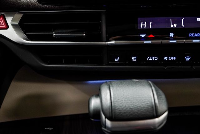 2023 Toyota Sienna Platinum FWD 7-Passenger - 22954675 - 23