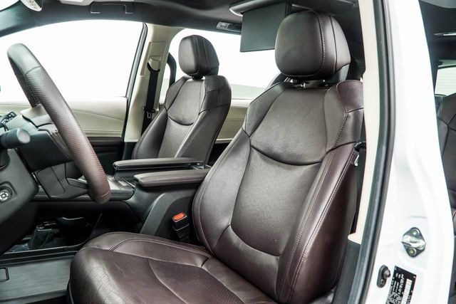 2023 Toyota Sienna Platinum FWD 7-Passenger - 22954675 - 40