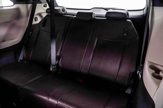 2023 Toyota Sienna Platinum FWD 7-Passenger - 22954675 - 43