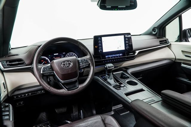 2023 Toyota Sienna Platinum FWD 7-Passenger - 22954675 - 4