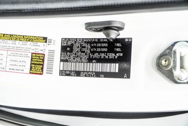 2023 Toyota Sienna Platinum FWD 7-Passenger - 22954675 - 49