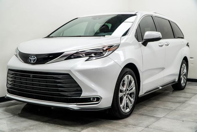 2023 Toyota Sienna Platinum FWD 7-Passenger - 22954675 - 5
