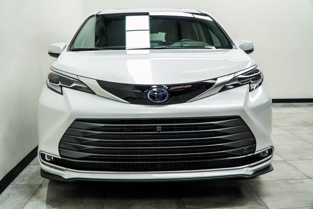 2023 Toyota Sienna Platinum FWD 7-Passenger - 22954675 - 6