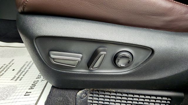 2023 Toyota Sienna Platinum FWD 7-Seater w/ Rear Seat Entertainment - 23013584 - 11