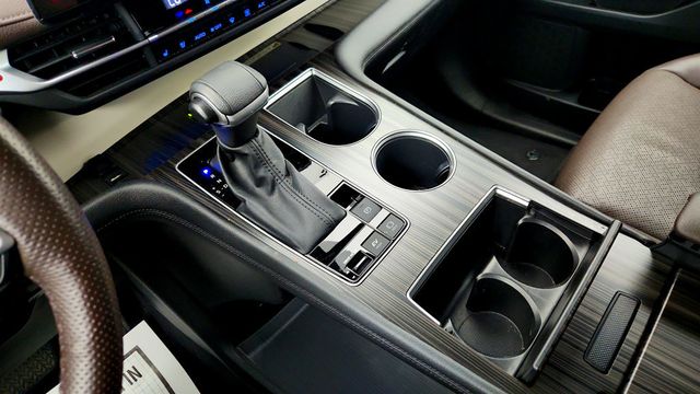 2023 Toyota Sienna Platinum FWD 7-Seater w/ Rear Seat Entertainment - 23013584 - 16