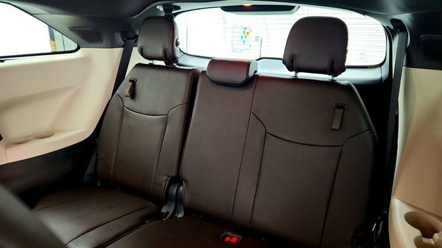 2023 Toyota Sienna Platinum FWD 7-Seater w/ Rear Seat Entertainment - 23013584 - 22