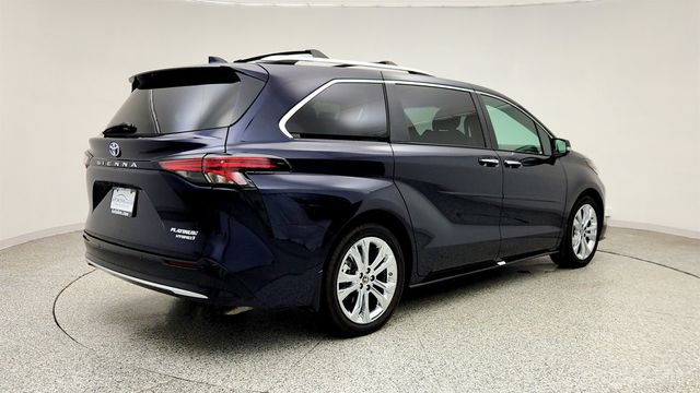 2023 Toyota Sienna Platinum FWD 7-Seater w/ Rear Seat Entertainment - 23013584 - 4